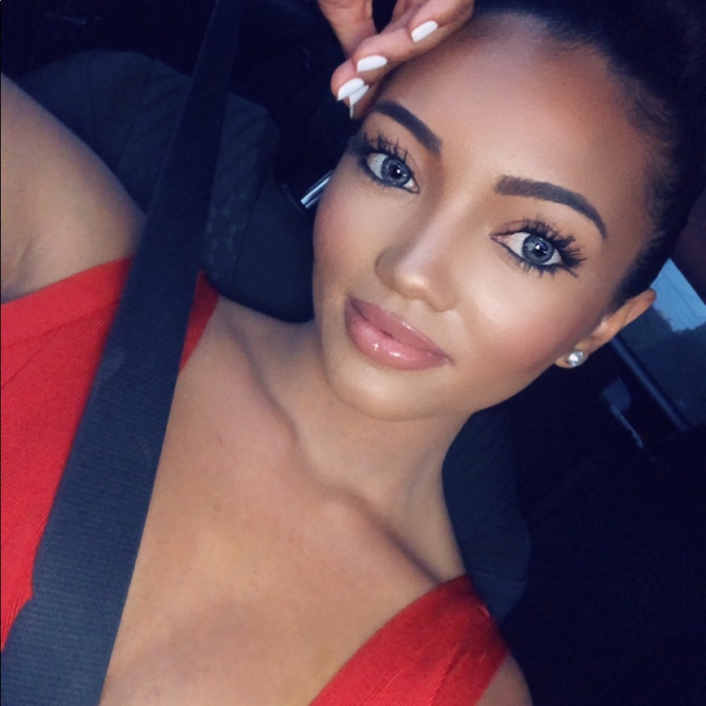 Meet your Posher, Alena